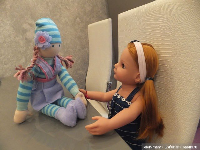 Рыжуля с куклой