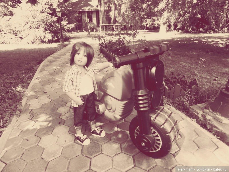 Чёрно-белые фото. Подсматриваем за жизнью кукол Kidz'n'Cats