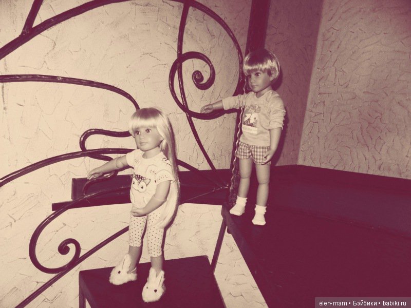 Чёрно-белые фото. Подсматриваем за жизнью кукол Kidz'n'Cats