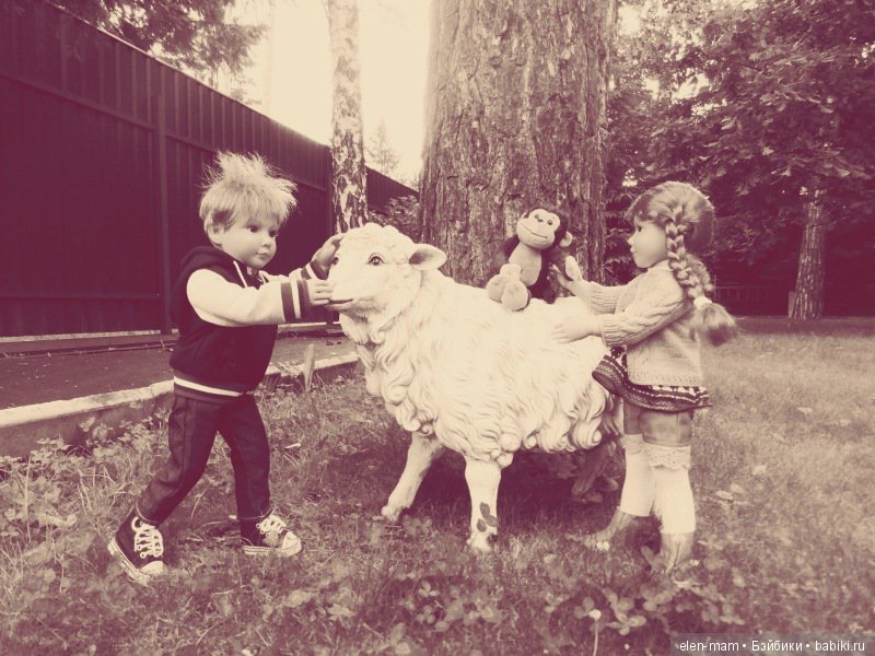 Чёрно-белые фото. Подсматриваем за жизнью кукол Kidz'n'Cats