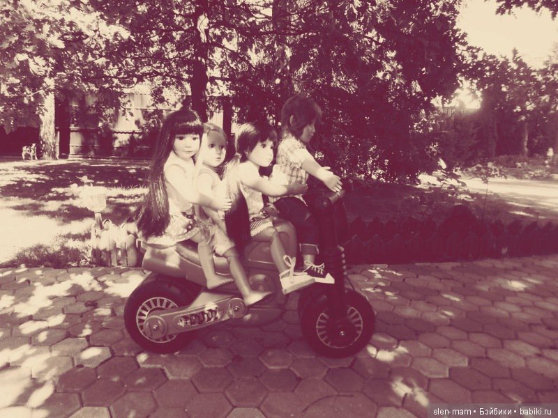 Чёрно-белые фото. Подсматриваем за жизнью кукол Kidz'n'Cats