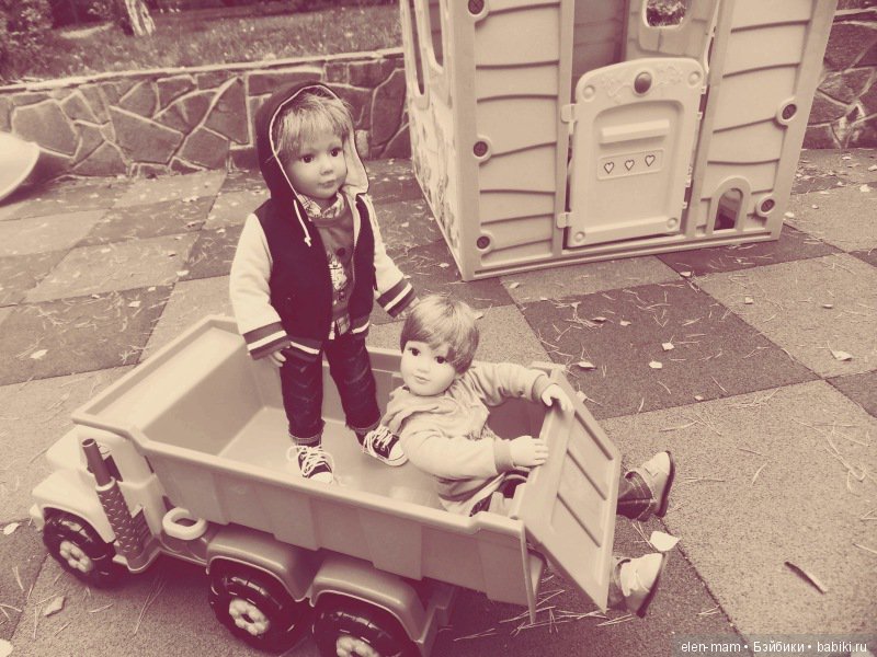 Чёрно-белые фото. Подсматриваем за жизнью кукол Kidz'n'Cats