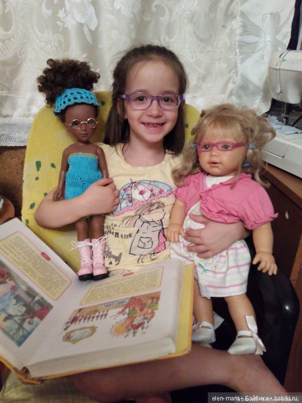 девочка и куклы