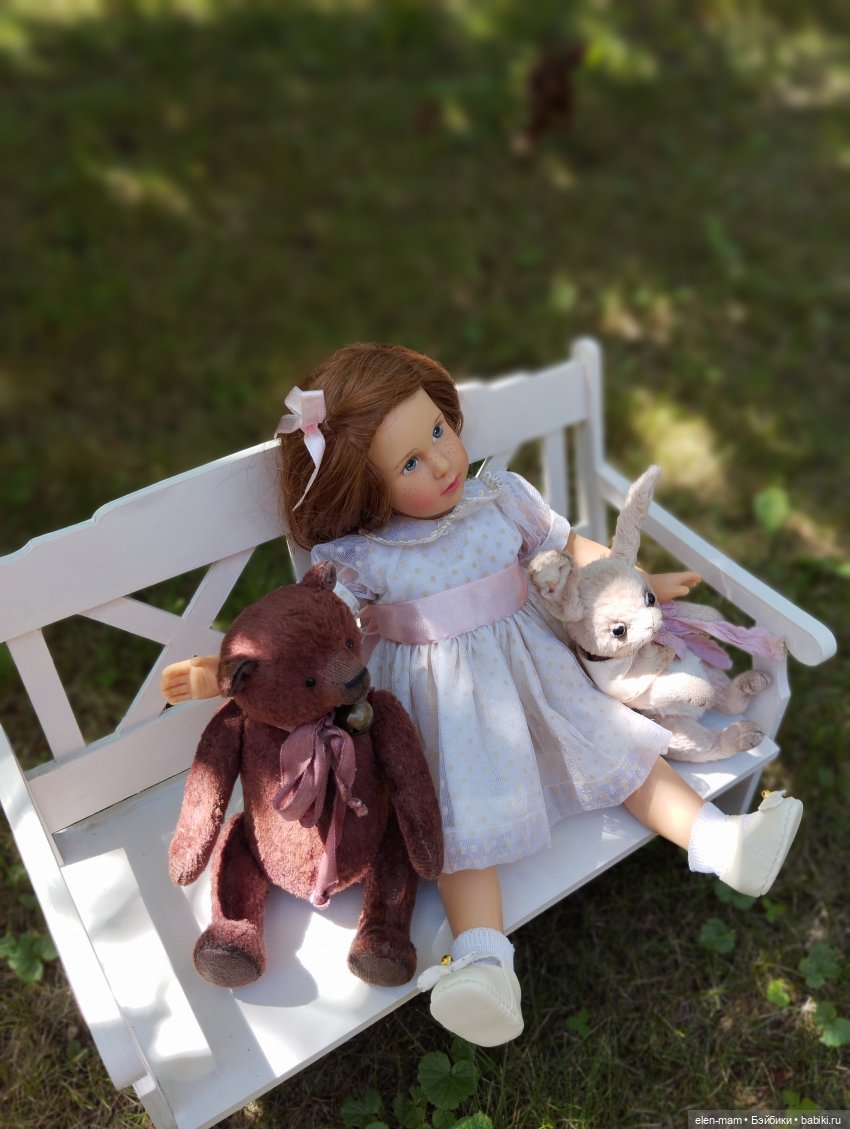 На скамейке На скамейке