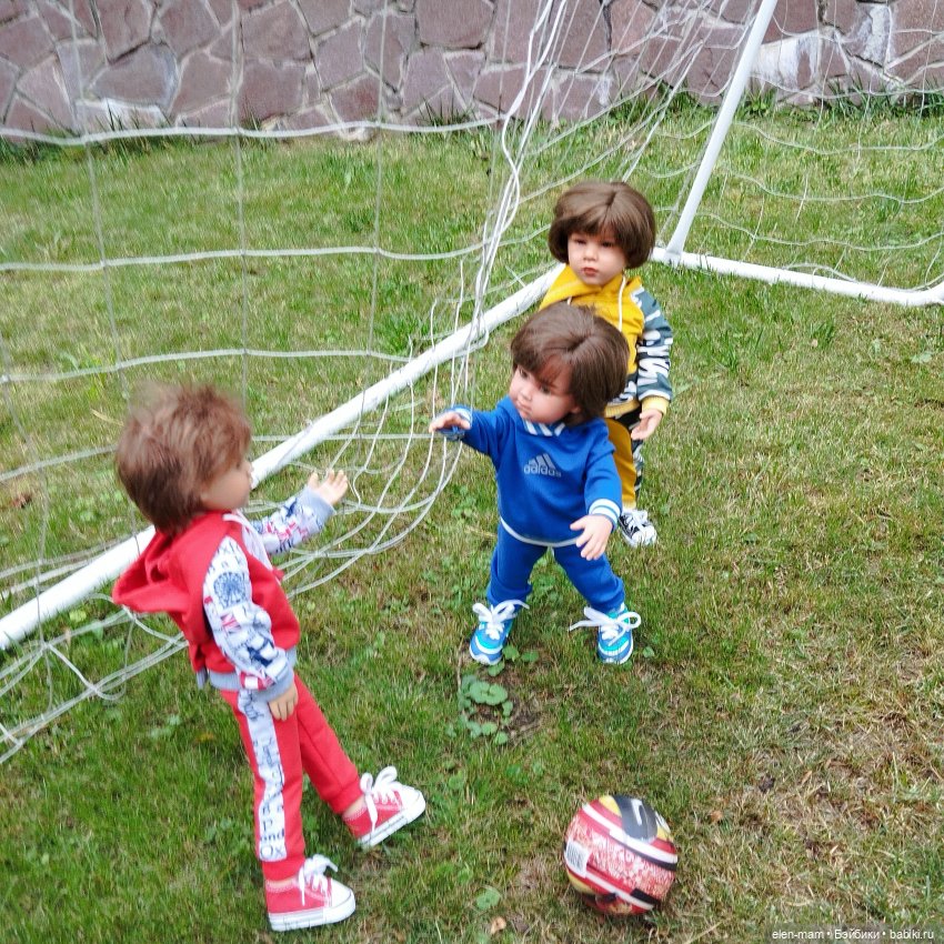 Футбол🥅⚽🏃‍♂️🏃‍♂️🏃‍♂️ — Коллекции игровых кукол (Playline): фото полок