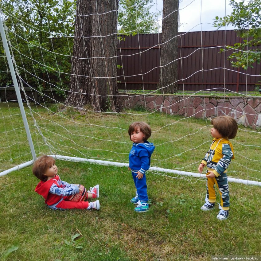 Футбол🥅⚽🏃‍♂️🏃‍♂️🏃‍♂️ — Коллекции игровых кукол (Playline): фото полок