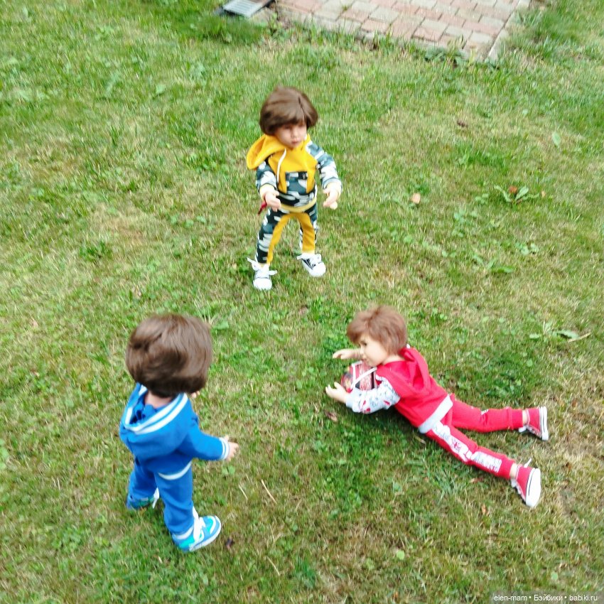 Футбол🥅⚽🏃‍♂️🏃‍♂️🏃‍♂️ — Коллекции игровых кукол (Playline): фото полок (фото 10)