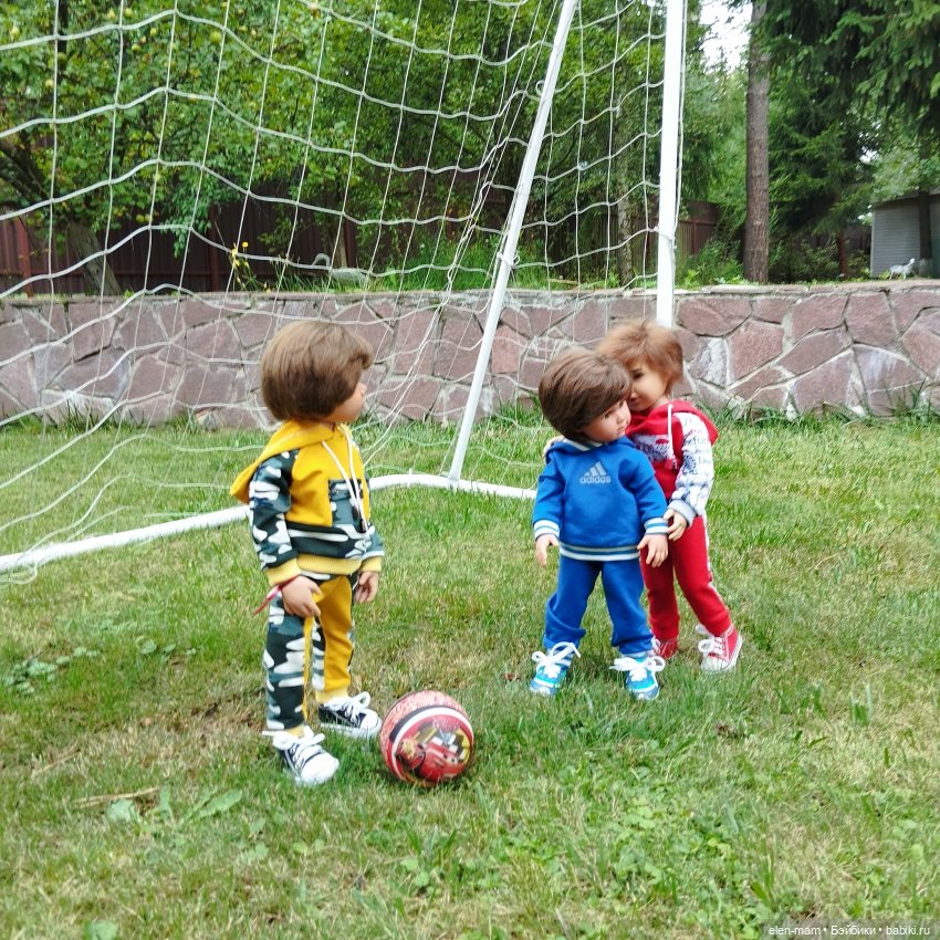 Футбол🥅⚽🏃‍♂️🏃‍♂️🏃‍♂️ — Коллекции игровых кукол (Playline): фото полок