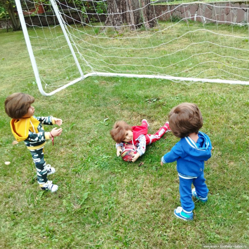 Футбол🥅⚽🏃‍♂️🏃‍♂️🏃‍♂️ — Коллекции игровых кукол (Playline): фото полок (фото 8)