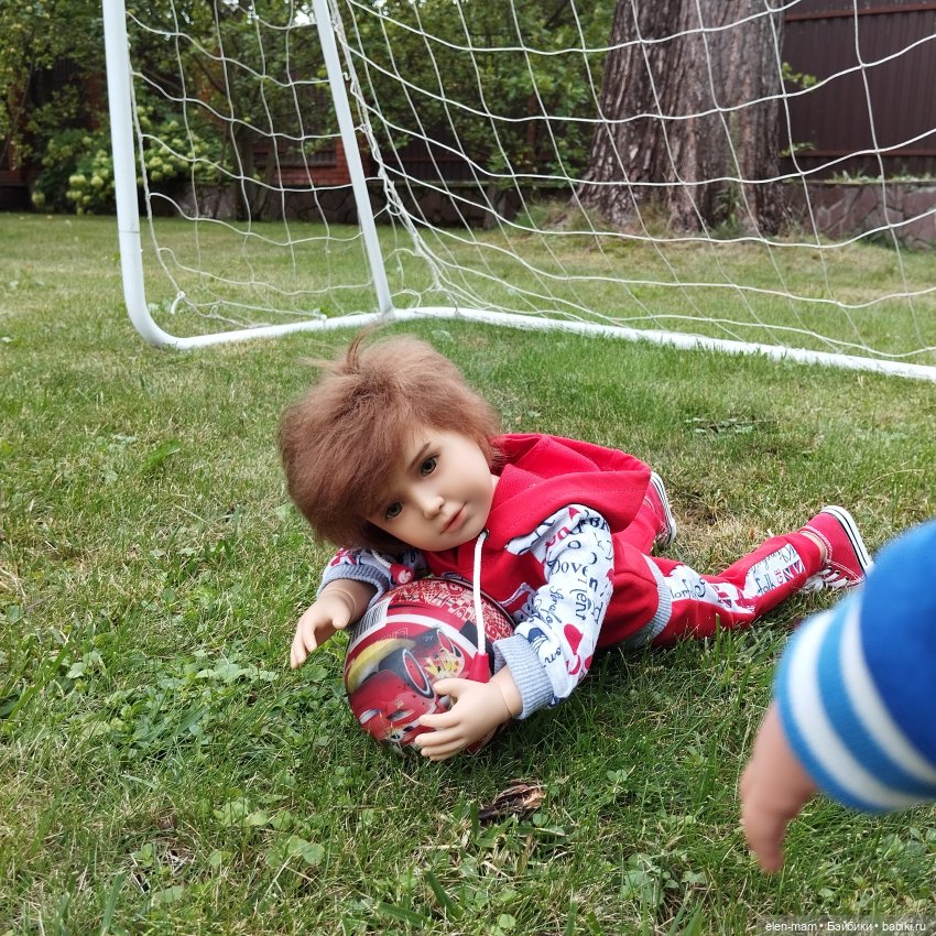 Футбол🥅⚽🏃‍♂️🏃‍♂️🏃‍♂️ — Коллекции игровых кукол (Playline): фото полок