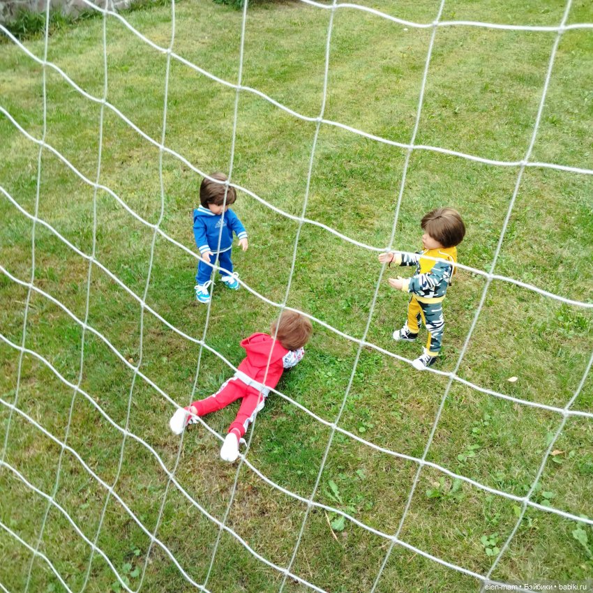 Футбол🥅⚽🏃‍♂️🏃‍♂️🏃‍♂️ — Коллекции игровых кукол (Playline): фото полок