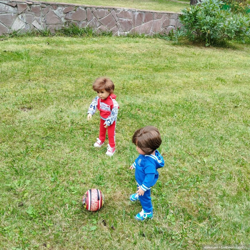 Футбол🥅⚽🏃‍♂️🏃‍♂️🏃‍♂️ — Коллекции игровых кукол (Playline): фото полок