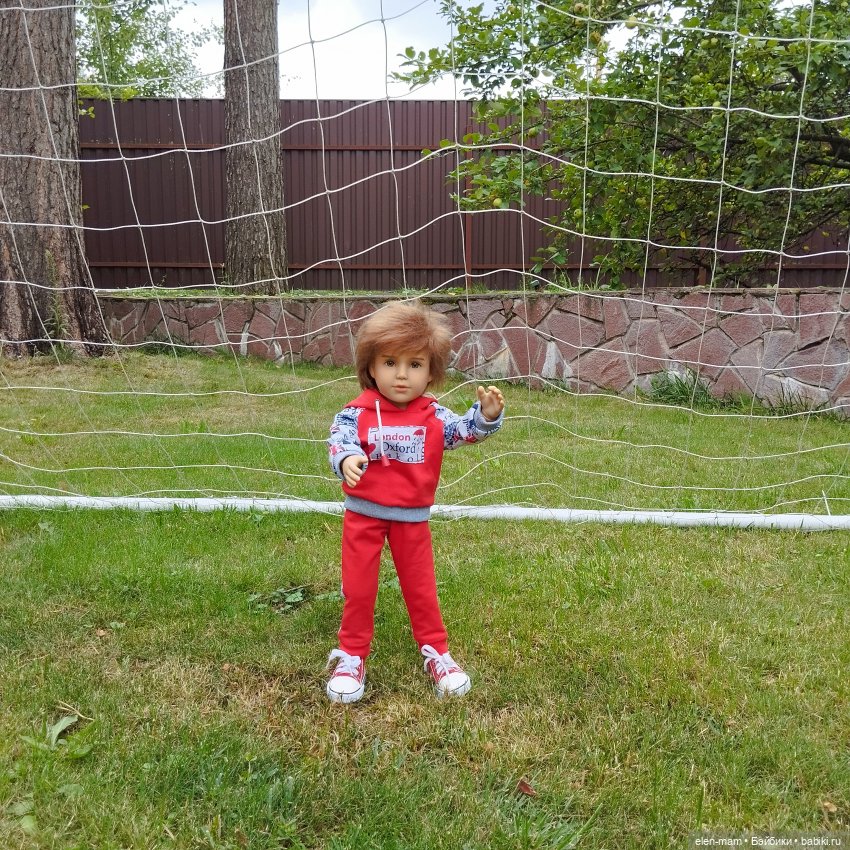 Футбол🥅⚽🏃‍♂️🏃‍♂️🏃‍♂️ — Коллекции игровых кукол (Playline): фото полок (фото 2)