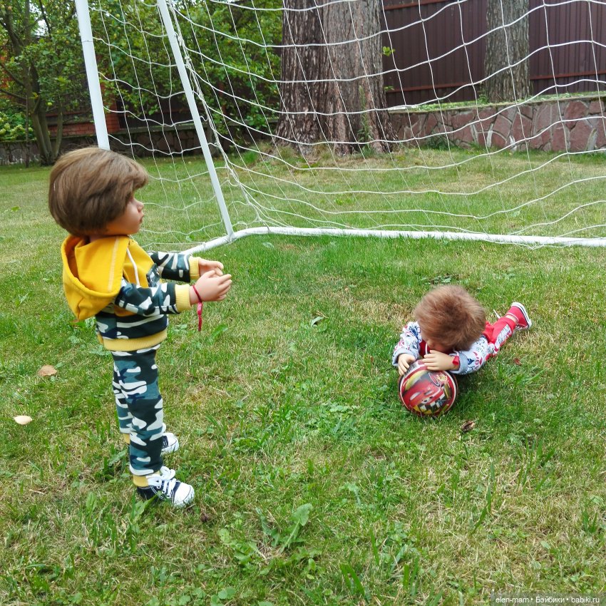 Футбол🥅⚽🏃‍♂️🏃‍♂️🏃‍♂️ — Коллекции игровых кукол (Playline): фото полок (фото 7)