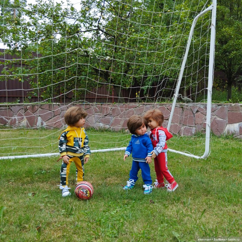 Футбол🥅⚽🏃‍♂️🏃‍♂️🏃‍♂️ — Коллекции игровых кукол (Playline): фото полок