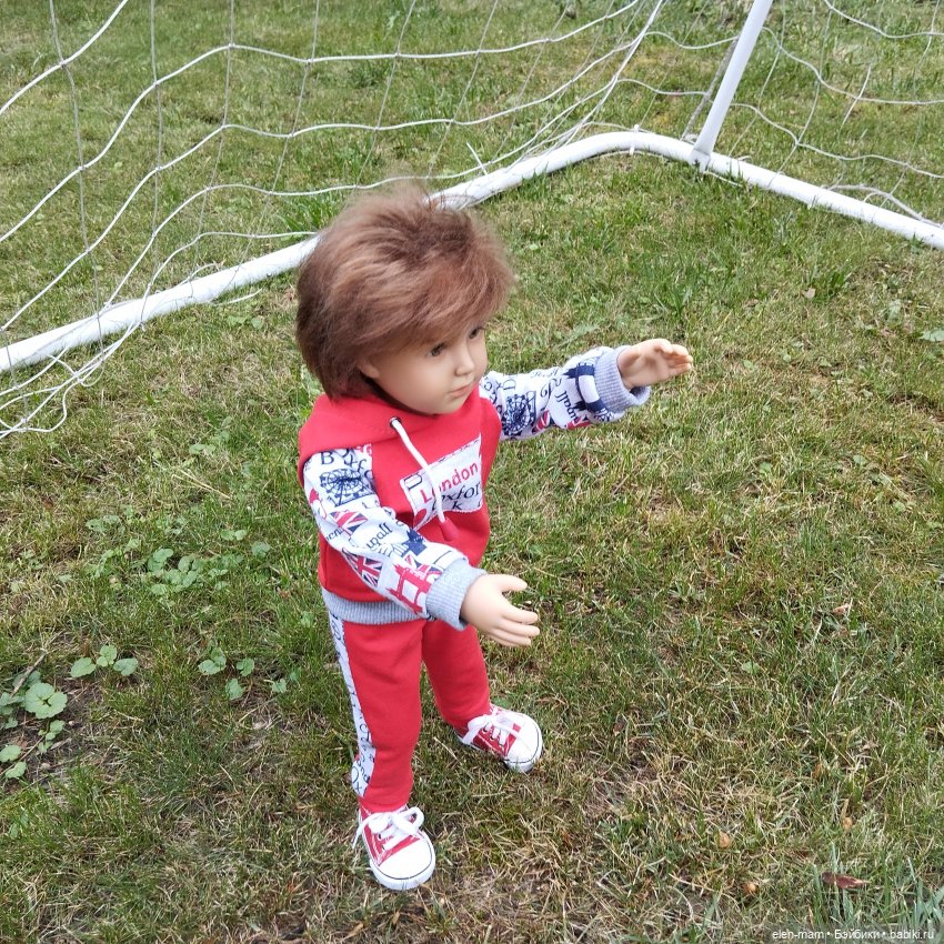 Футбол🥅⚽🏃‍♂️🏃‍♂️🏃‍♂️ — Коллекции игровых кукол (Playline): фото полок (фото 4)