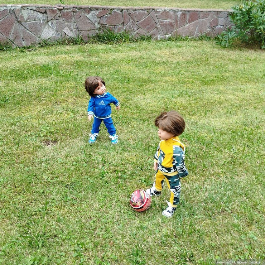 Футбол🥅⚽🏃‍♂️🏃‍♂️🏃‍♂️ — Коллекции игровых кукол (Playline): фото полок (фото 5)