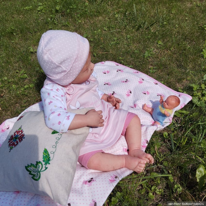 Большие и маленькие(◕‿↼) — Коллекции игровых кукол (Playline): фото полок