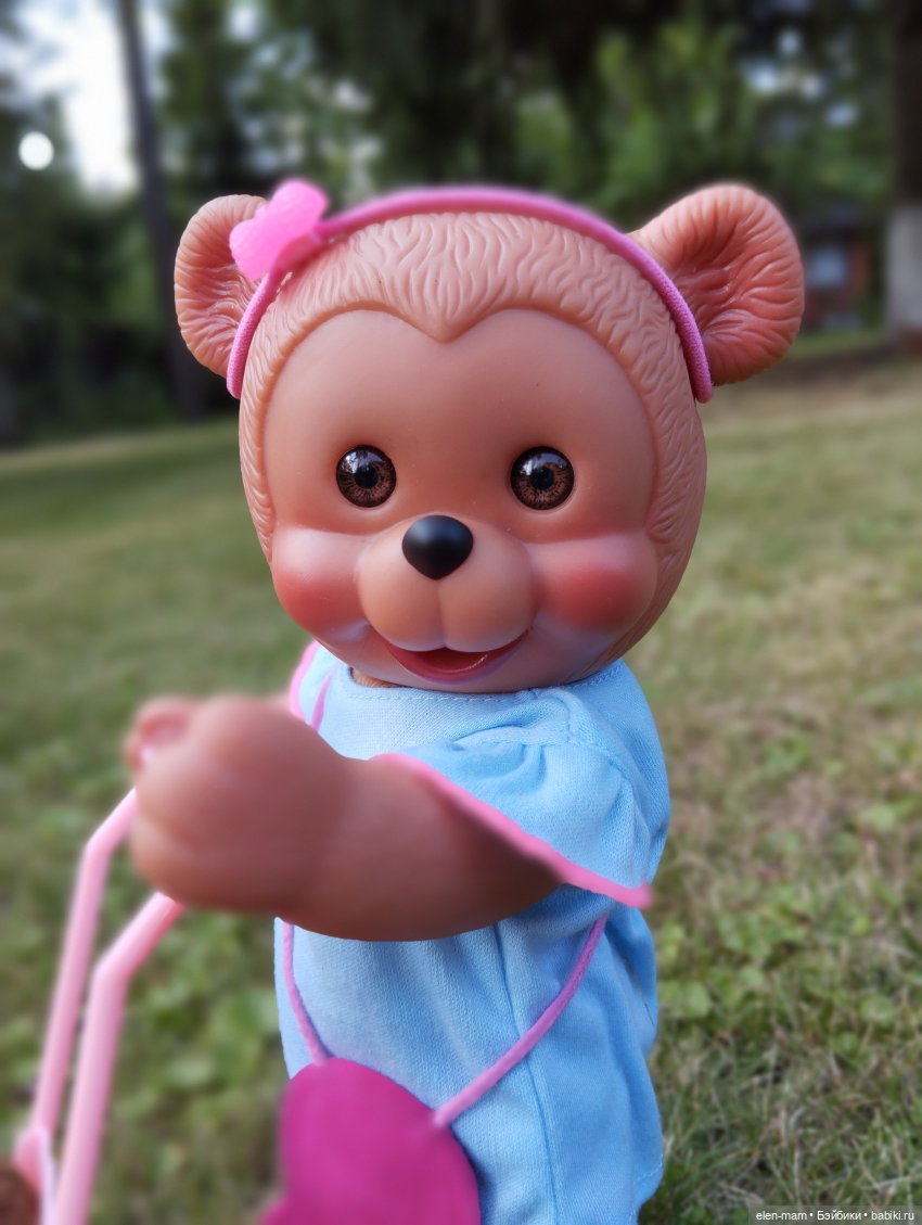 Симочка и ее подружка:) 👧🏻🐻