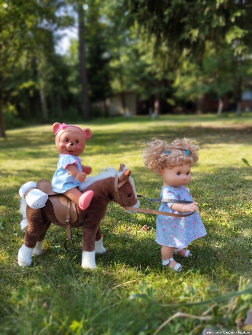 Симочка и ее подружка:) 👧🏻🐻