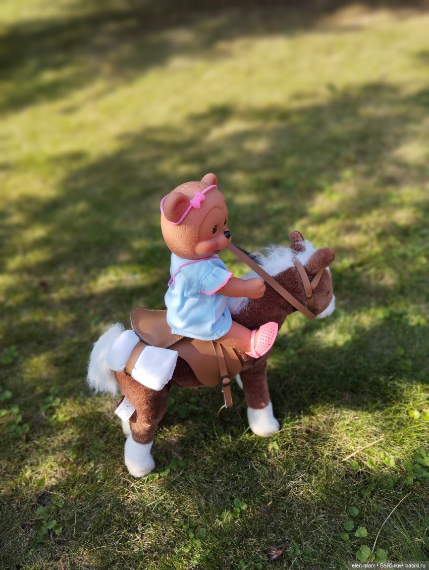 Симочка и ее подружка:) 👧🏻🐻