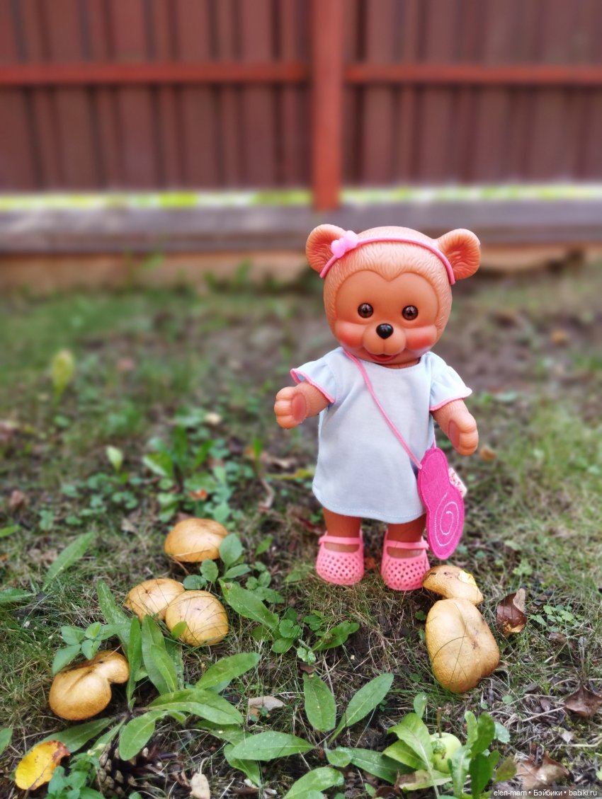 Симочка и ее подружка:) 👧🏻🐻