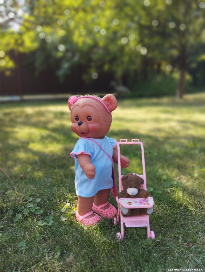 Симочка и ее подружка:) 👧🏻🐻