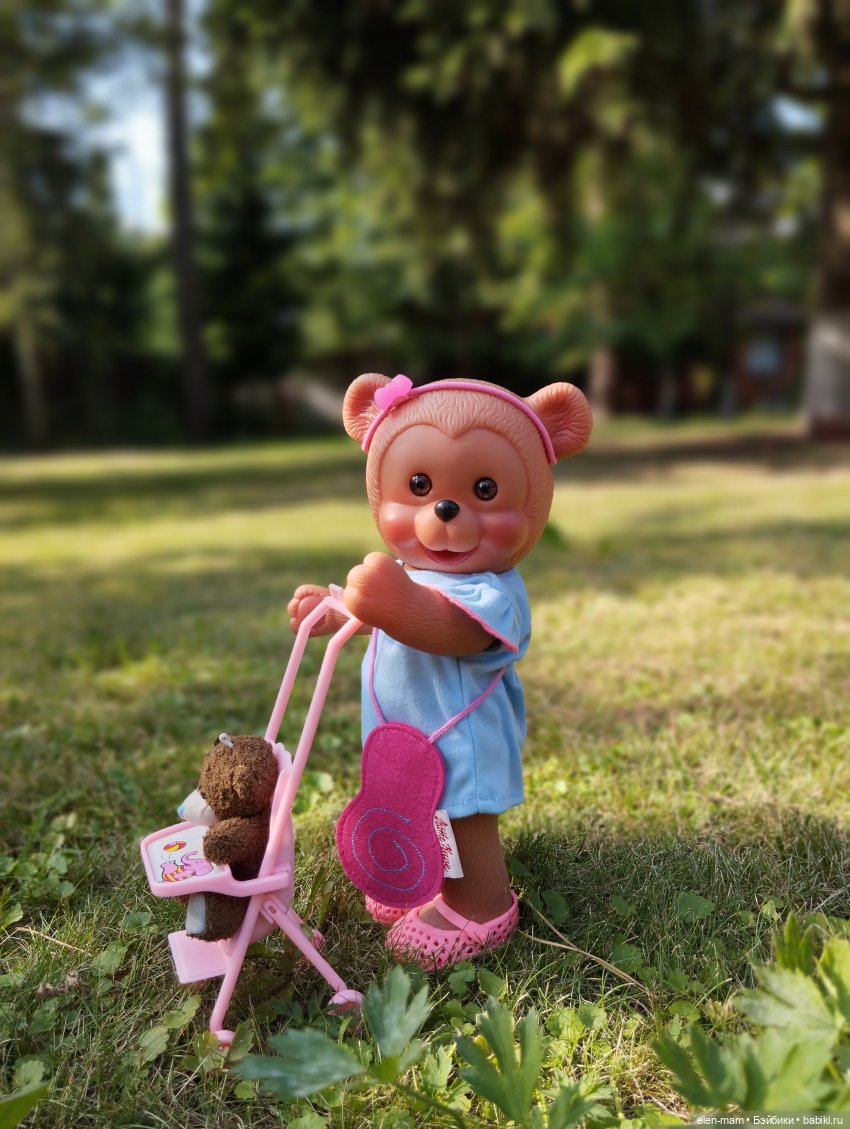 Симочка и ее подружка:) 👧🏻🐻