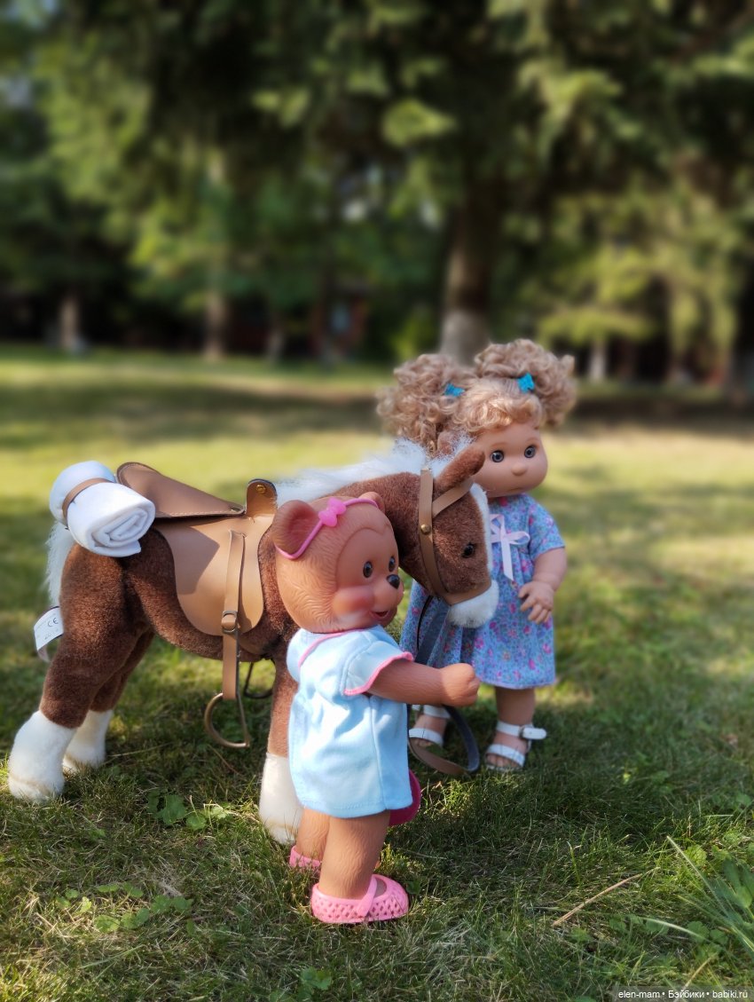 Около лошадки