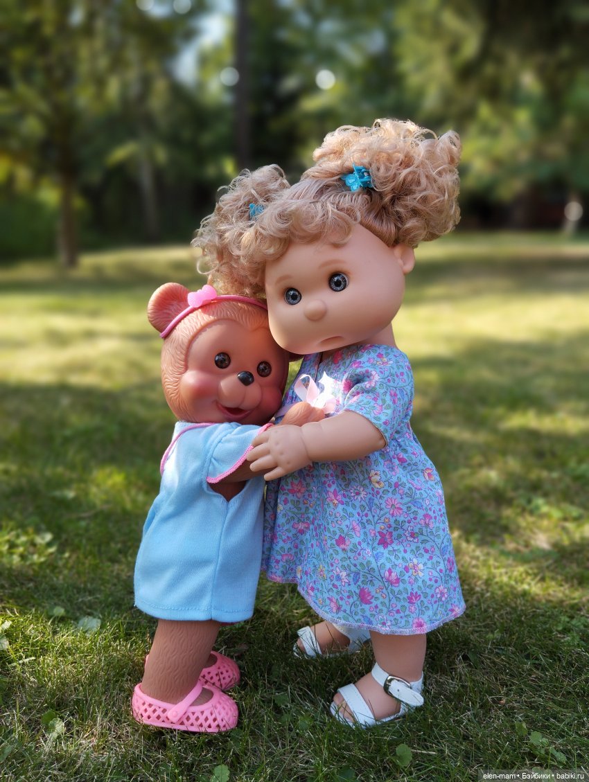 Симочка и ее подружка:) 👧🏻🐻