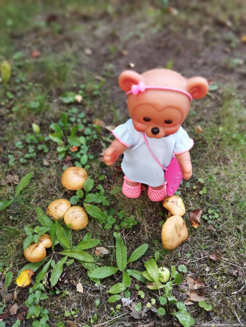 Симочка и ее подружка:) 👧🏻🐻