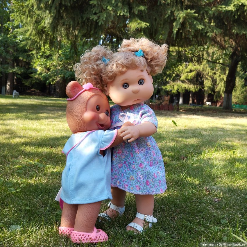Симочка и ее подружка:) 👧🏻🐻