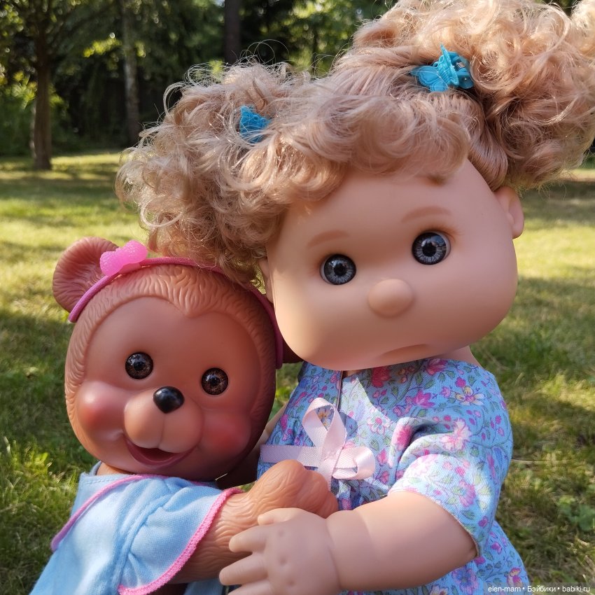Симочка и ее подружка:) 👧🏻🐻
