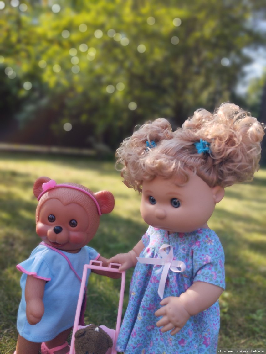 Симочка и ее подружка:) 👧🏻🐻