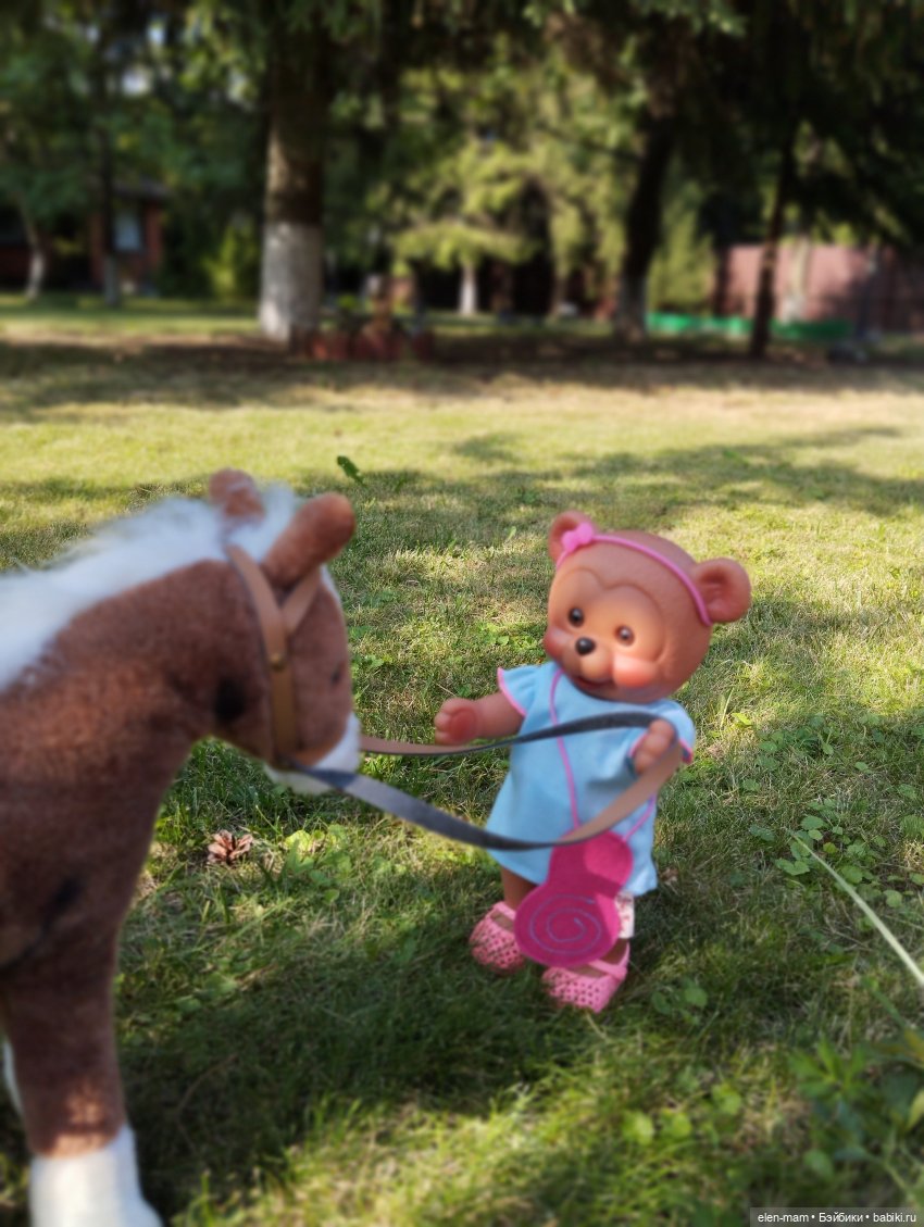 Симочка и ее подружка:) 👧🏻🐻