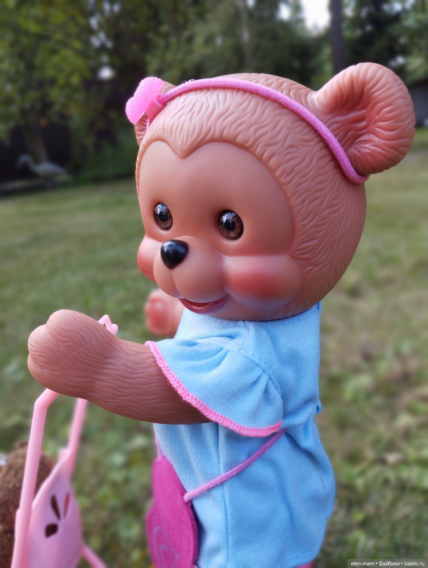 Симочка и ее подружка:) 👧🏻🐻