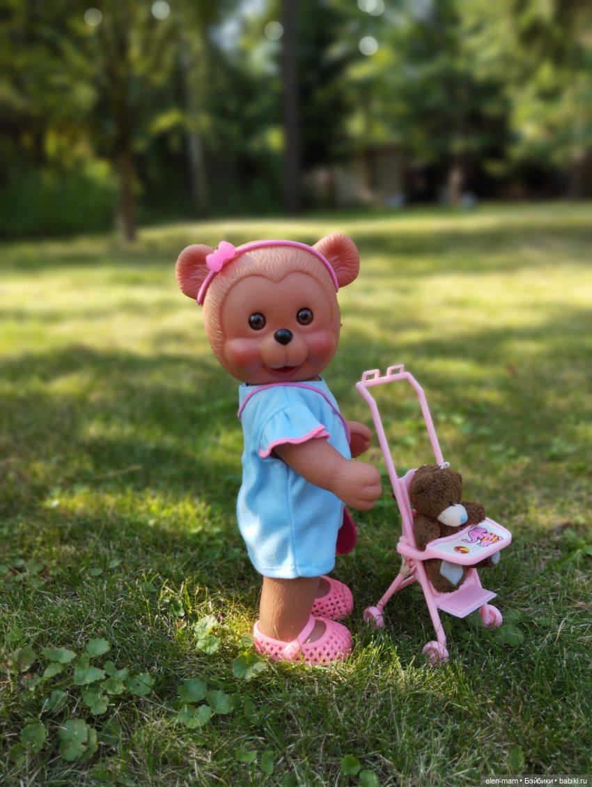 Симочка и ее подружка:) 👧🏻🐻