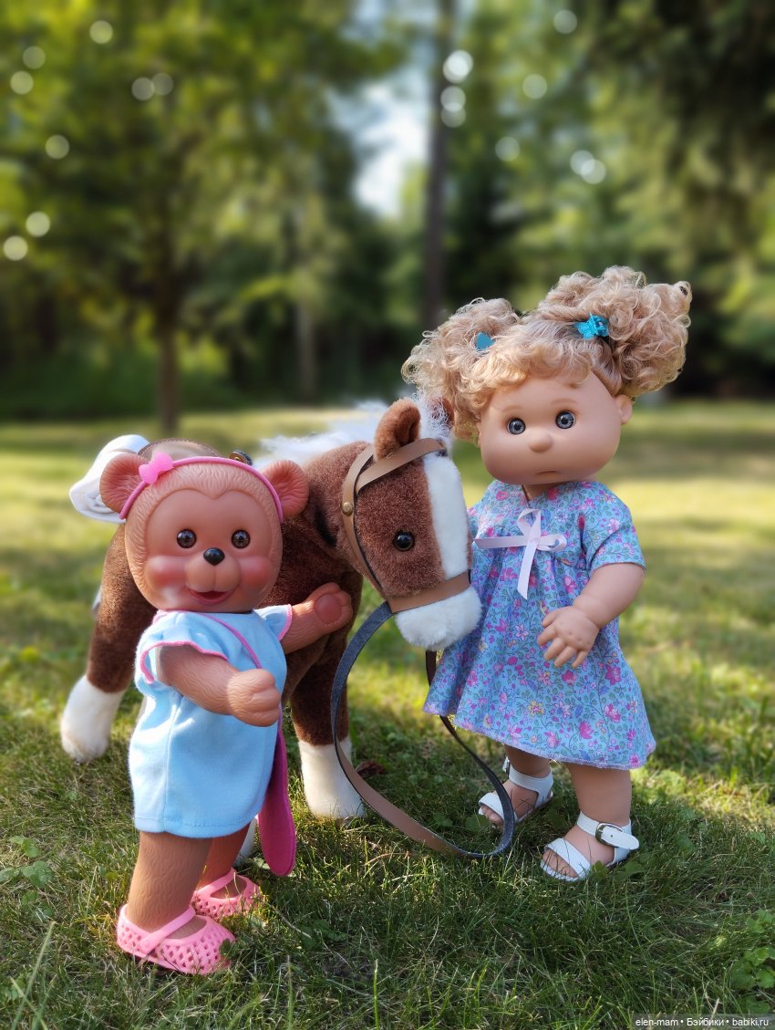 Симочка и ее подружка:) 👧🏻🐻