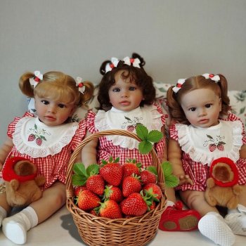 Три сестрички,три клубнички🍓🍓🍓