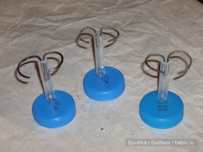 Мастер-класс. Стенд для куклы из подручных материалов