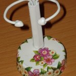 Мастер-класс Стенд для куклы из подручных материалов