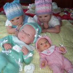 " Моим рукам покоя нет" Вязаные комплекты для пупсов и реборнят.