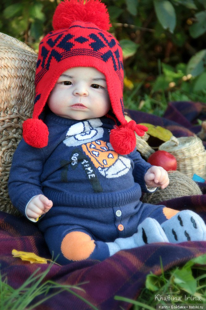 Есть в осени первоначальной