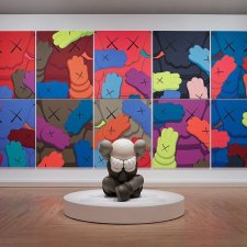 Известные скульптуры KAWS