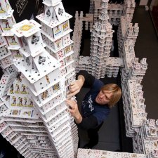 Брайан Берг скульптура из карт