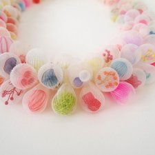 Скульптуры и украшения из ткани