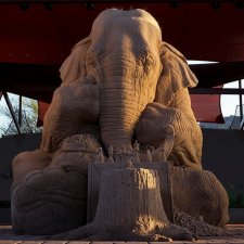 Философский сэнд-арт от скульптора Рей Виллафан и художницы Сью Беатрис (Ray Villafane, Sue Beatrice)