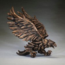 Дырявые скульптуры Мэтта Бакли