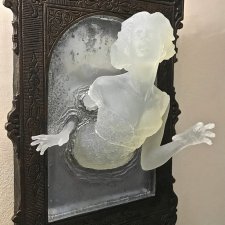 Скульптура, изображающая призрака викторианских времен