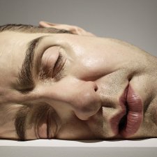 Гиперреалистичные скульптуры Рона Мьюека, поражающие своими размерами